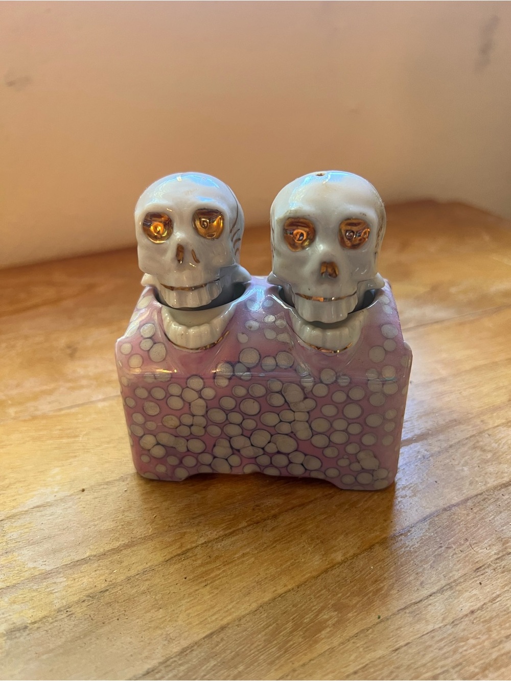 kitsch skull nodder salt and pepper shaker set